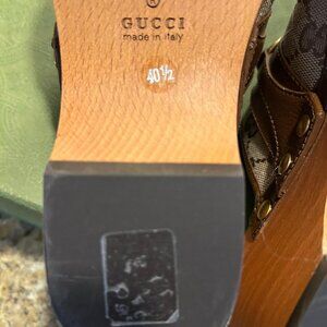 GUCCI horsebit clogs size 40 1/2 GG Supreme pattern